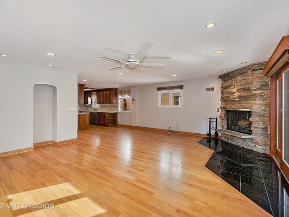 4th image of 7127 N Merrimac Ave
