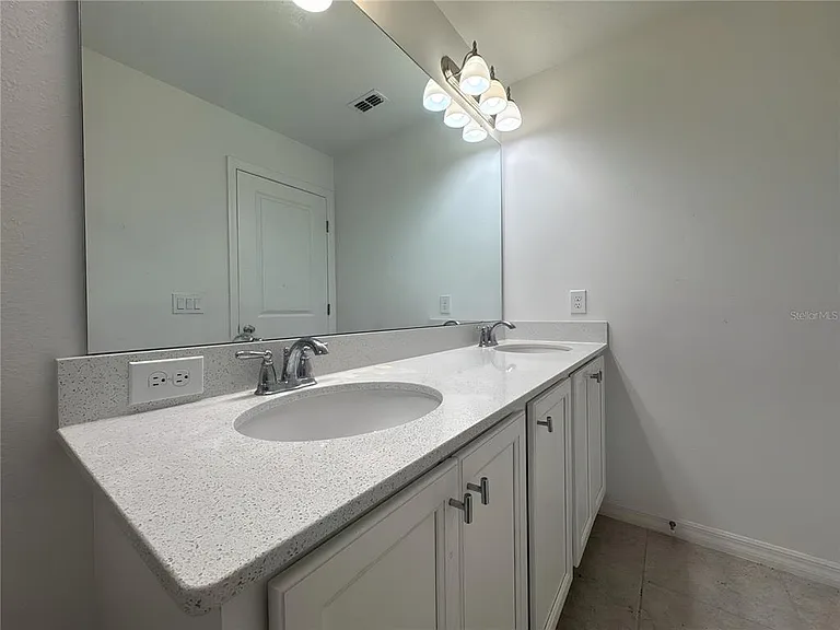 2962 Voyager Ave — Photo 10