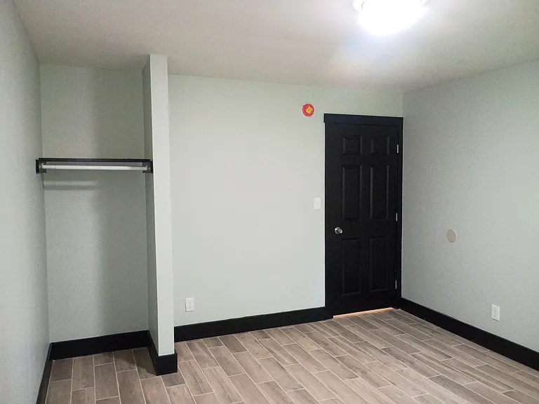 677 Baltimore St — Photo 11