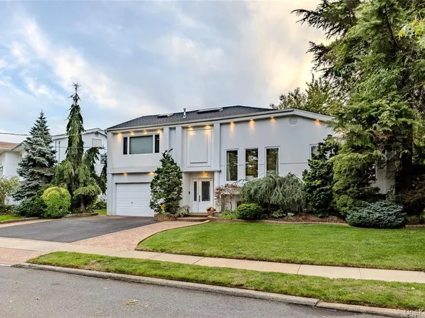 2872 Rosebud Avenue, Merrick, NY 11566