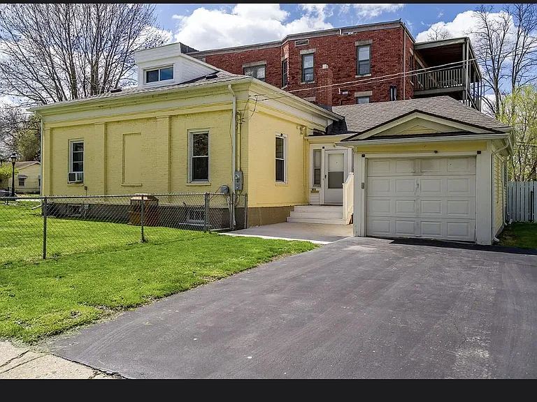 405 S 1st St — Photo 3