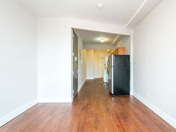 3rd image of 146 Jefferson Ave APT 3