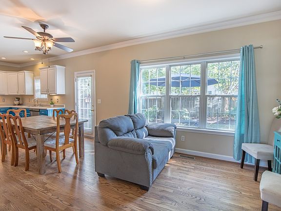 5th image of 928 Brenton Park Ct