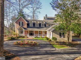 322 Canterwood Ln, Great Falls, VA 22066
