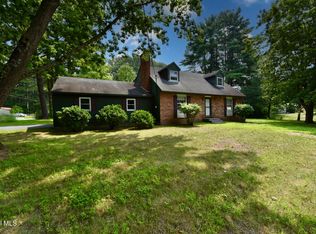 37 Jones Rd, Saratoga Springs, NY 12866