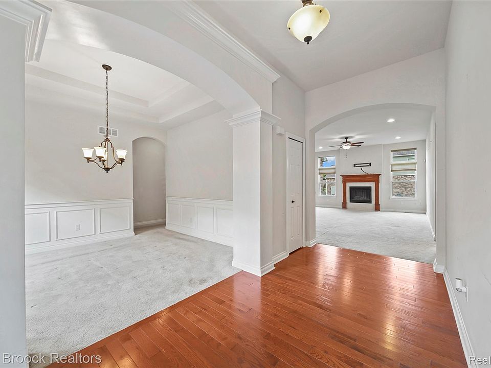 54158 Mar Lake Dr, photo 3