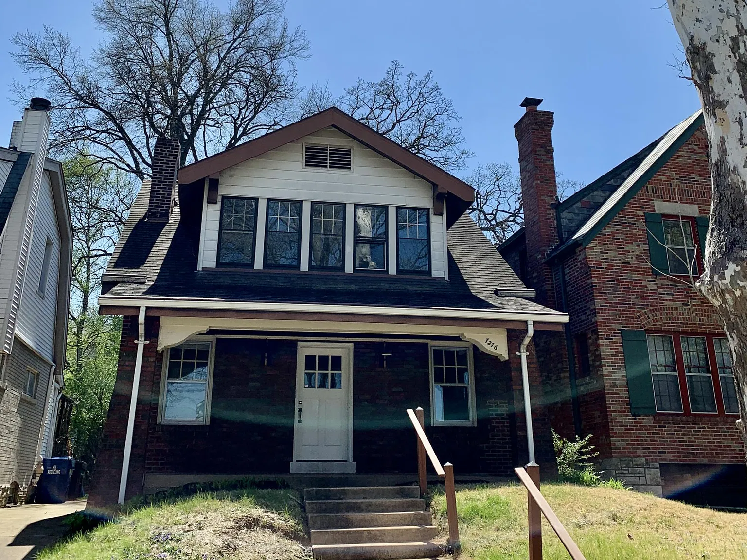 7216 Lindell Blvd — Photo 1