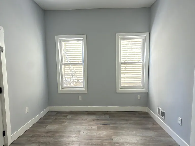 468 Ferry St #1 — Photo 2
