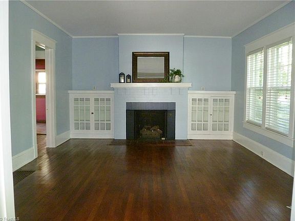 3rd image of 904 Courtland St