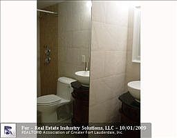 2nd image of 2829 NE 30th St APT 206