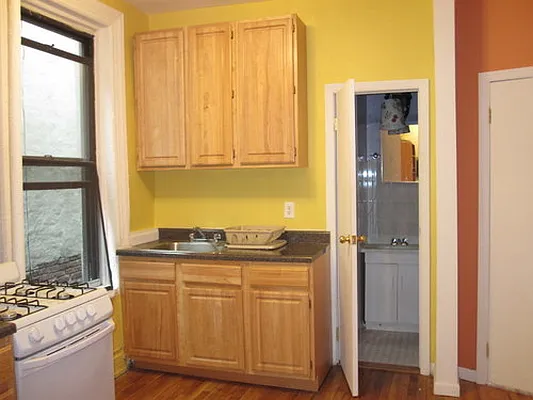 Rented by Chartwell Manhattan Realty | media 9