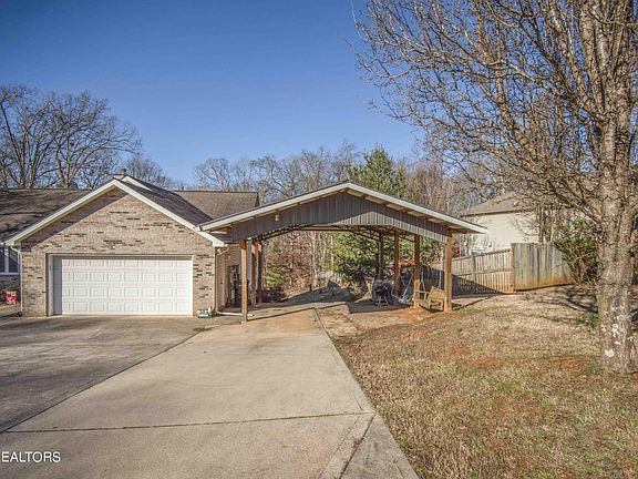 3rd image of 340 Oakwood Estates Dr