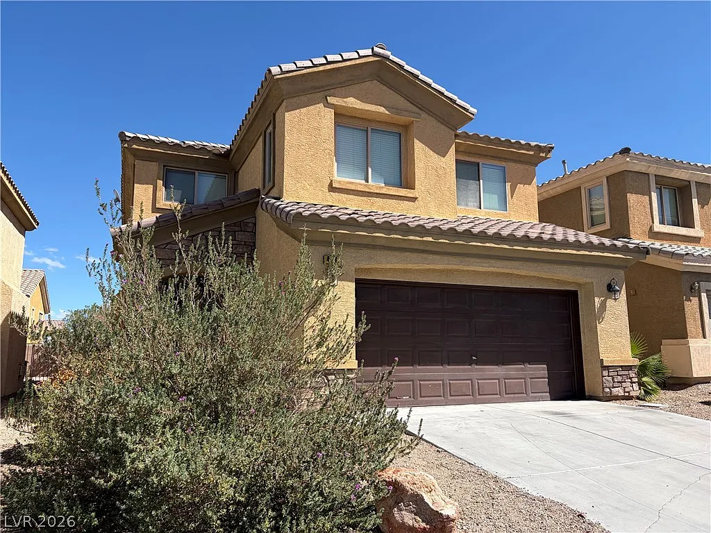 4 bed, 2.5 bath, 2667 sqft, $2,495 — Photo 2