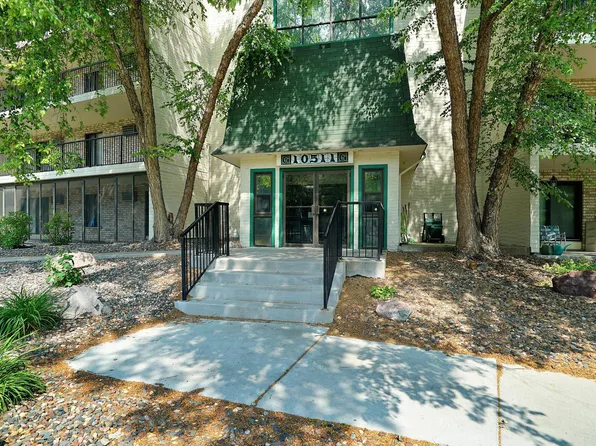 10511 Cedar Lake Rd APT 303, Minnetonka, MN 55305