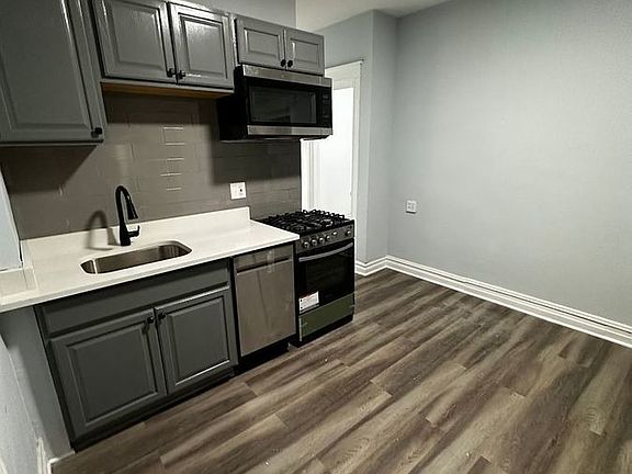 5th image of 3649 W Montrose Ave #3649-1MT-1