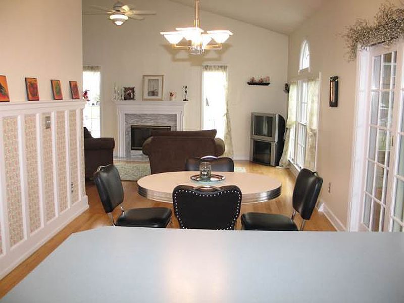 3rd image of 1001 CUYLER Court