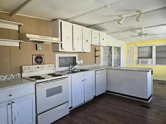 3rd image of 5611 Bayshore Rd #65
