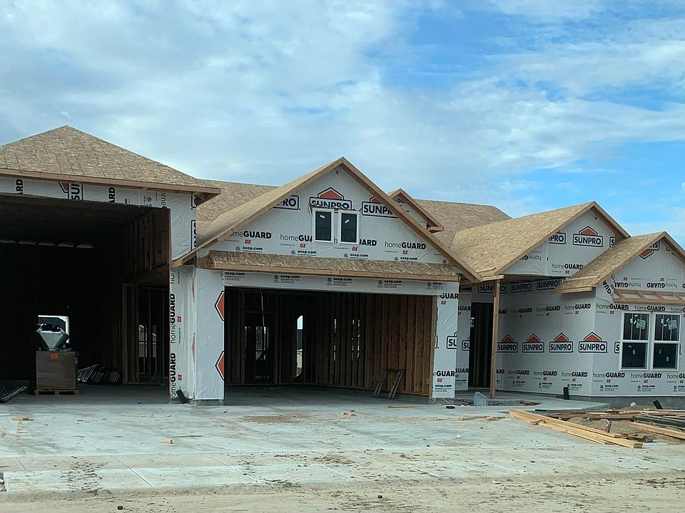 2nd image of 828 SW Cedar Point Way