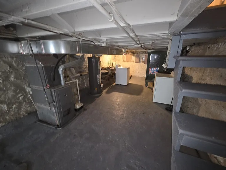 2223 W Fayette St — Photo 14