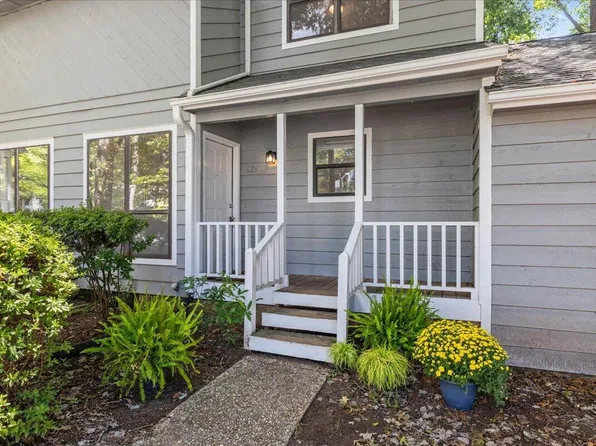 628 Applecross Dr, Cary, NC 27511