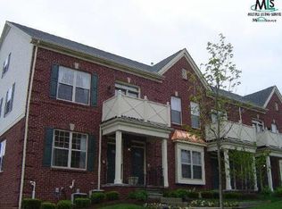 1004 Fountain Vw, South Lyon, MI 48178