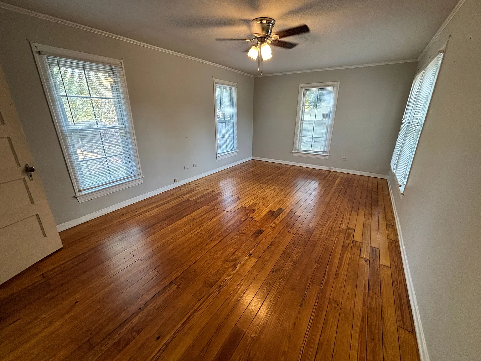 2 bed, 1.0 bath, $950 — Photo 3