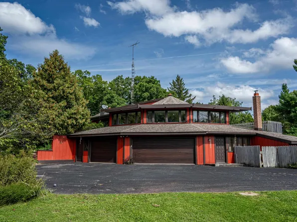 N6283 Fox Glen Rd, Portage, WI 53901