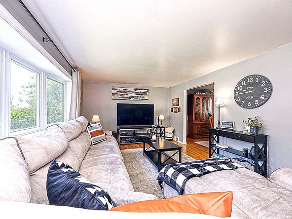 2nd image of 5061 Bahama Dr