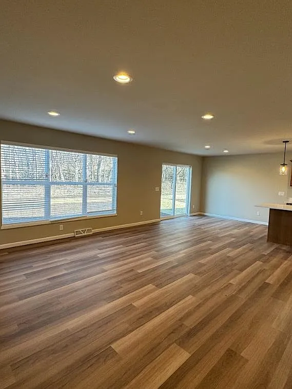 3 bed, 2.0 bath, 1412 sqft, $3,025 — Photo 3