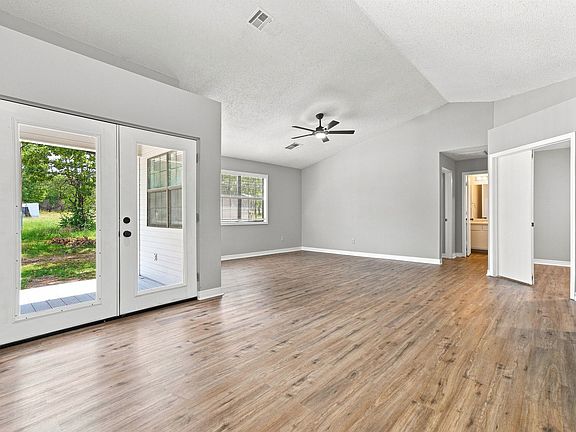 5th image of 53 S Perry St