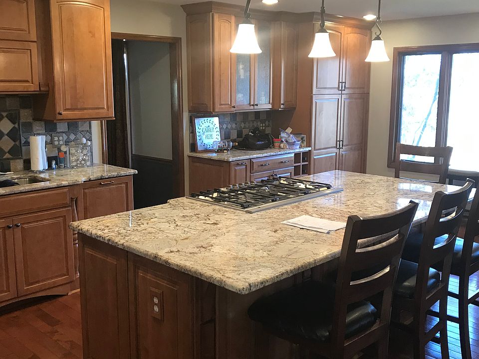 1st image of 690 White Tail Dr