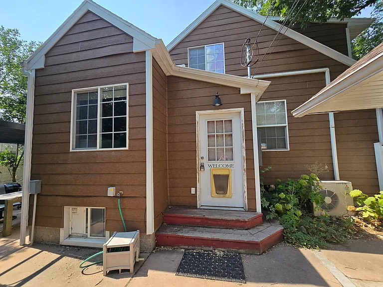 2419 Ash St — Photo 2