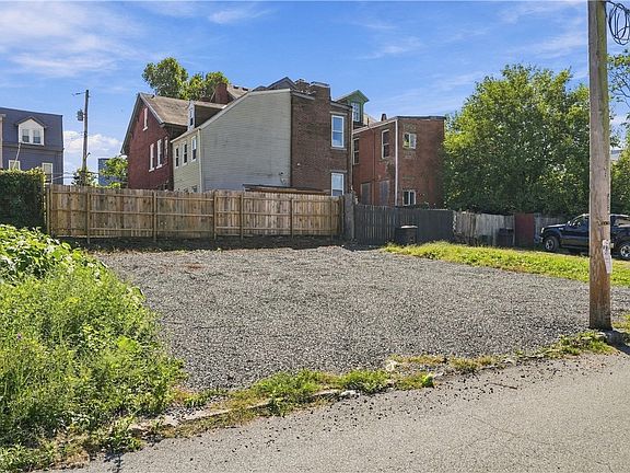 3rd image of 845 Lovitt Way