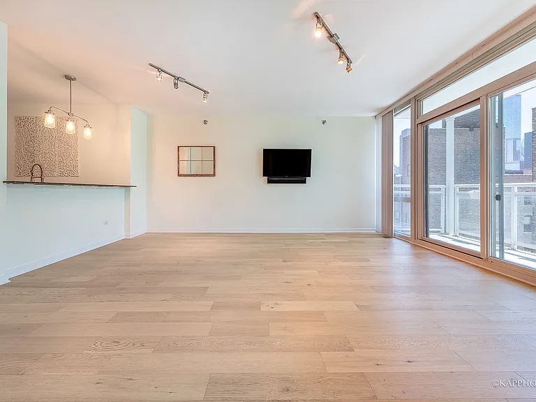 757 N Orleans St #804 — Photo 5