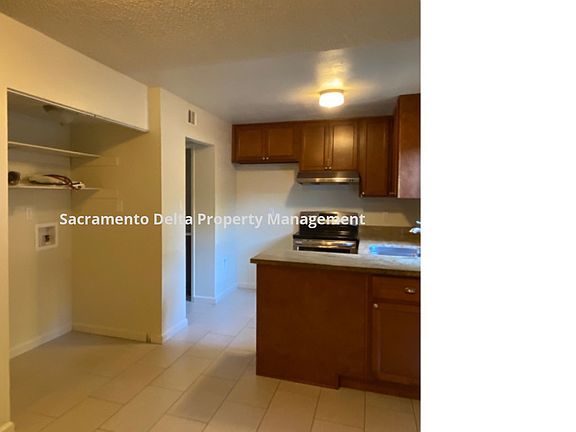 3rd image of 8824 La Riviera Dr Unit A