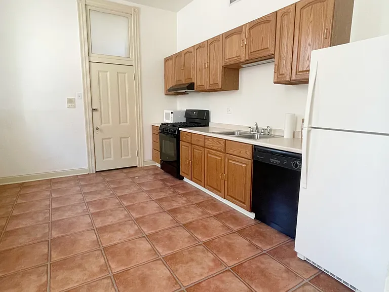 1607 Sarah St #1 — Photo 9