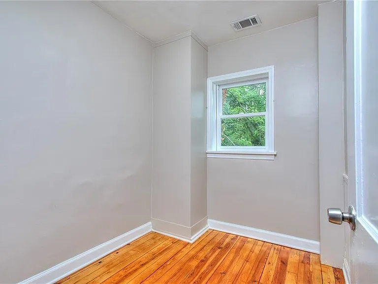 2067 Brockett Rd — Photo 9