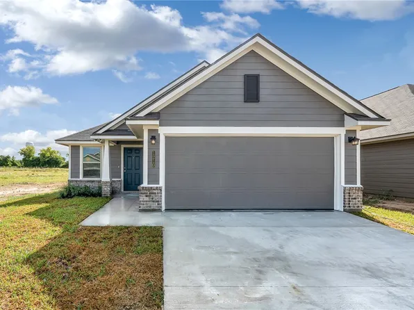 1208 Highgarden Dr, Navasota, TX 77868