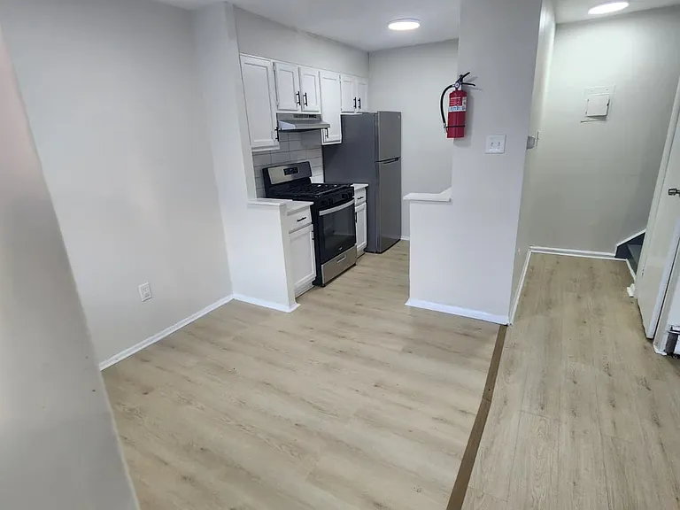 2200 Hamilton Ave — Photo 7