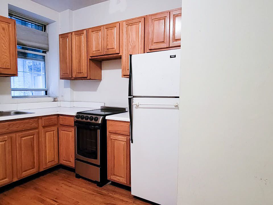 1st image of 19 Charlton St #1