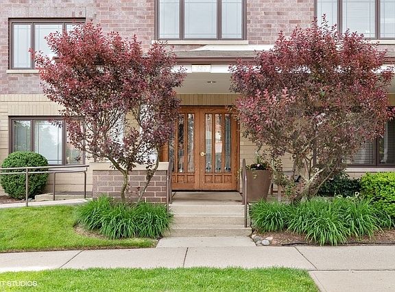 2nd image of 650 Laurel Ave APT 203