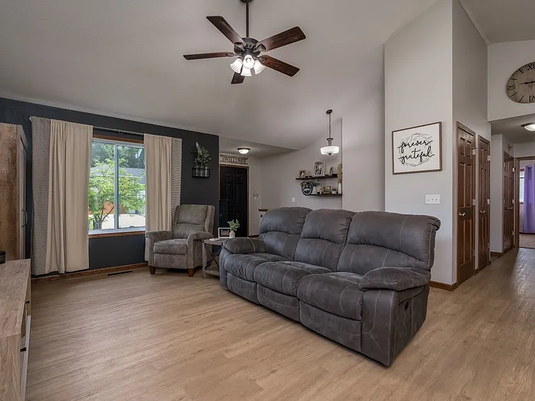 305 Tanager Rd — Photo 15
