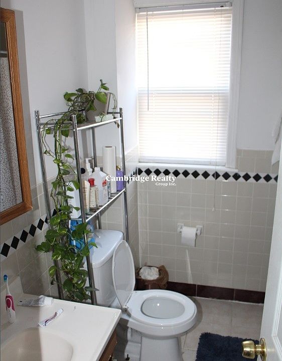 2nd image of 11 Ransom Rd #1T
