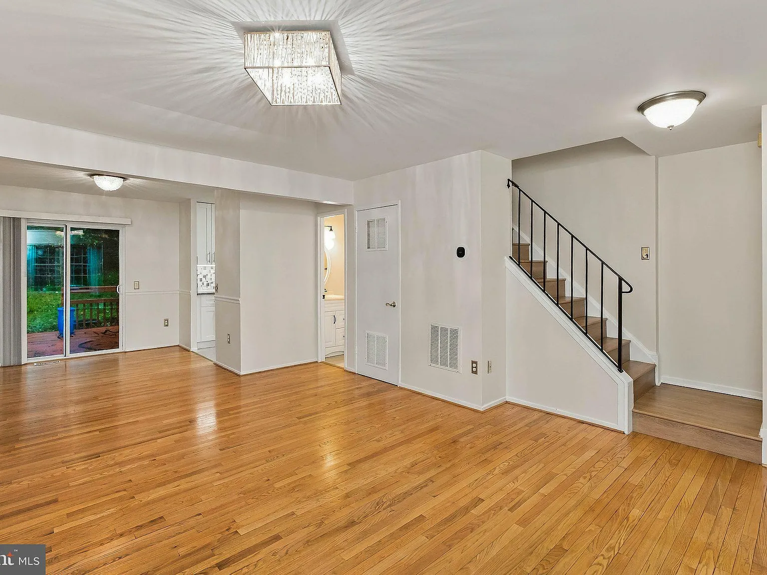 3 bed, 2.5 bath, 1386 sqft, $2,700 — Photo 4