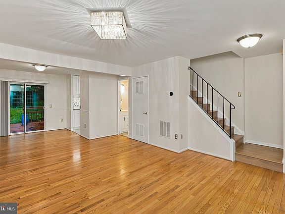 4th image of 1327 Alderton Ln