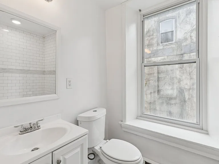21 E Price St — Photo 27