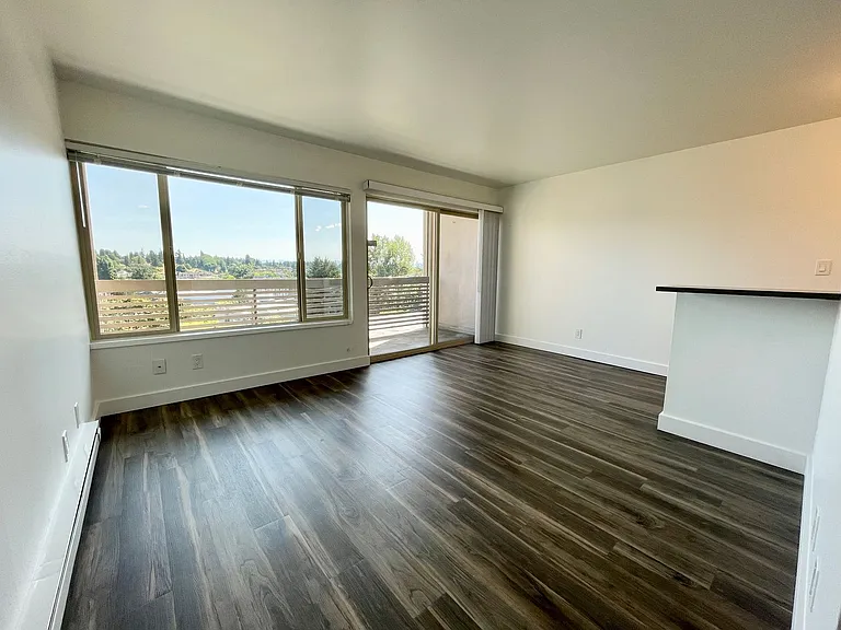 Village Vista Apartments — Photo 15