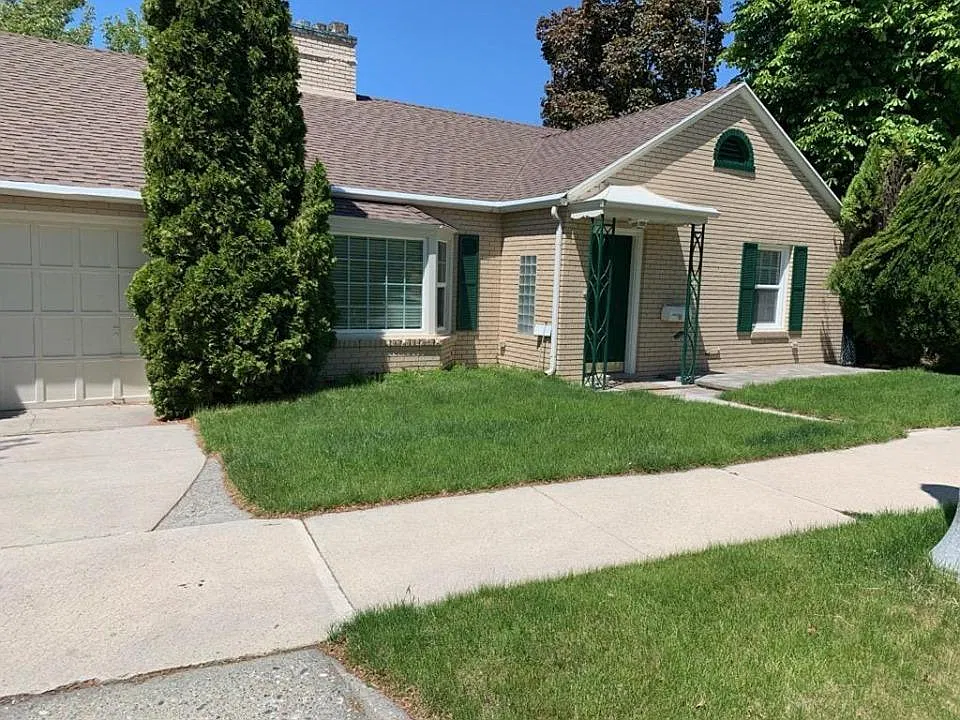 4 bed, 2032 sqft, $3,400 — Photo 1