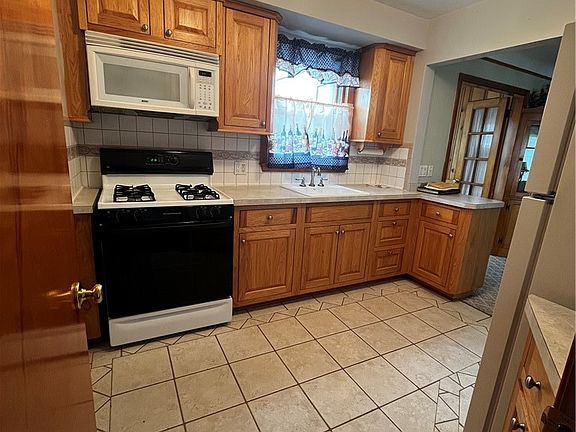 2nd image of 13009 Darlington Ave