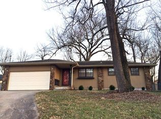 952 E Caravan St, Springfield, MO 65803